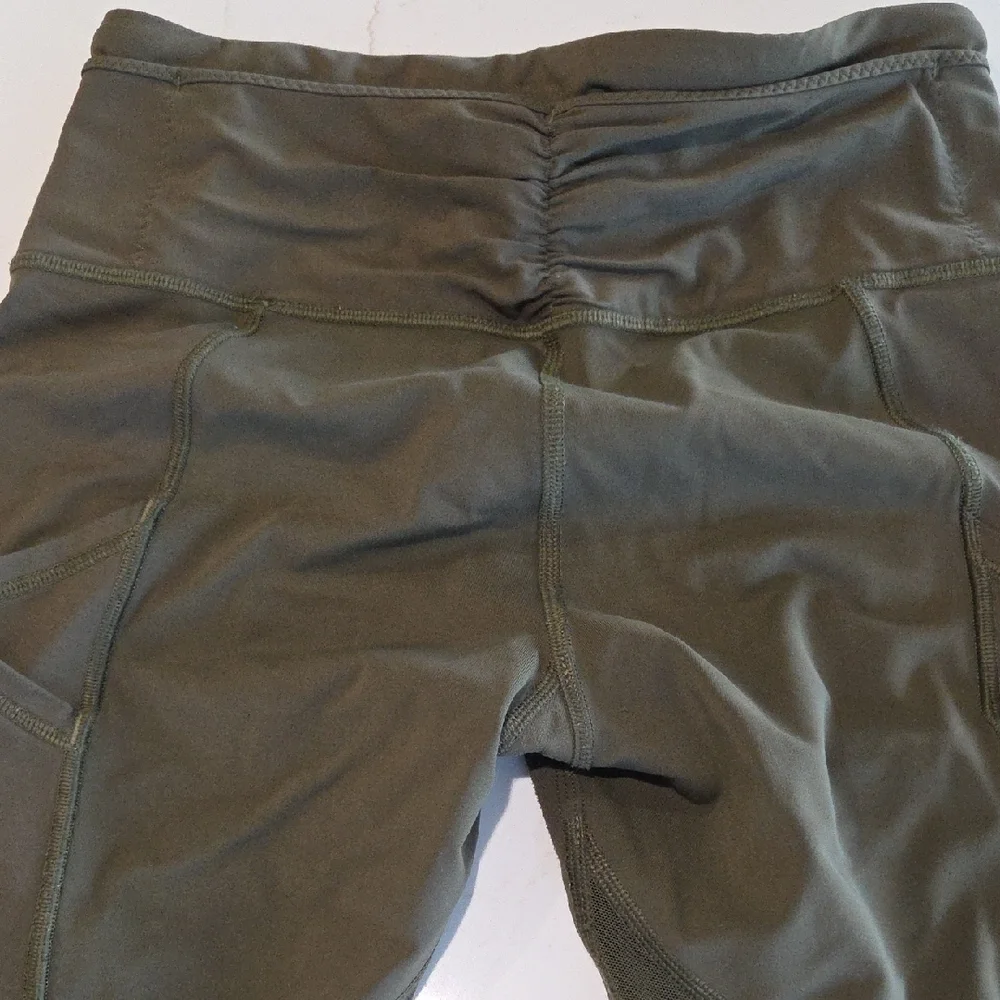 Lululemon Olive Green Crop Leggings
